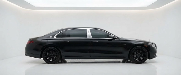 Front wheel and flank of a black Mercedes-Benz GLS in a dark studio