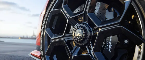 Close-up of a Lamborghini Huracan wheel and carbon ceramic brake